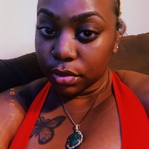 Meet your Posher, Crystal